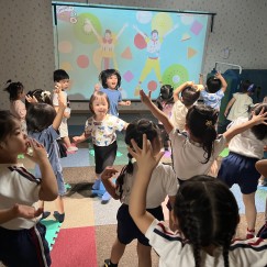 レインボーインターナショナルスクール☆保育サムネイル