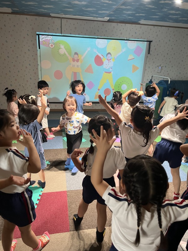 レインボーインターナショナルスクール☆保育サムネイル